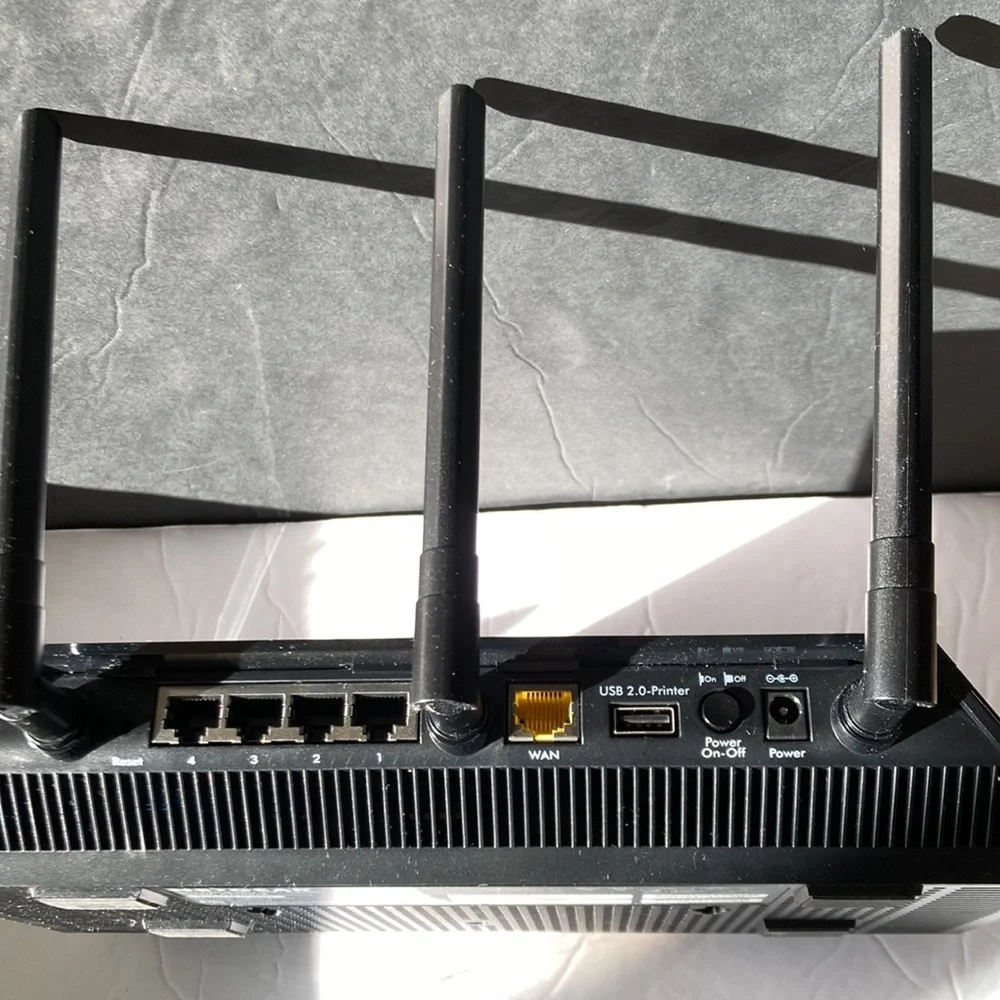 Netgear AC1750 Smart WiFi Router - Picture 3 of 5